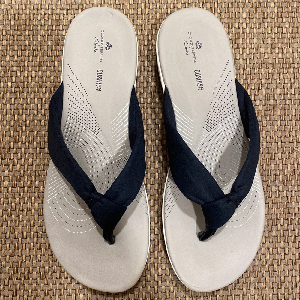 Cloudsteppers by Clarks Navy Sandals Size 9 EUC - Picture 2 of 8